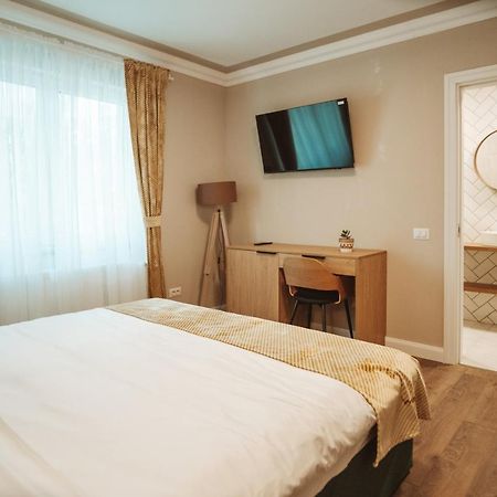 B59 Boutique Hotel Câmpulung Moldovenesc Exteriör bild