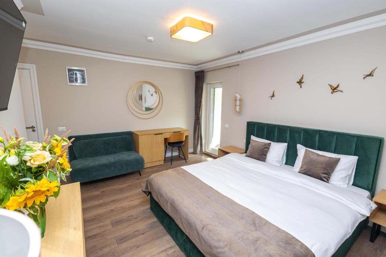 B59 Boutique Hotel Câmpulung Moldovenesc Exteriör bild