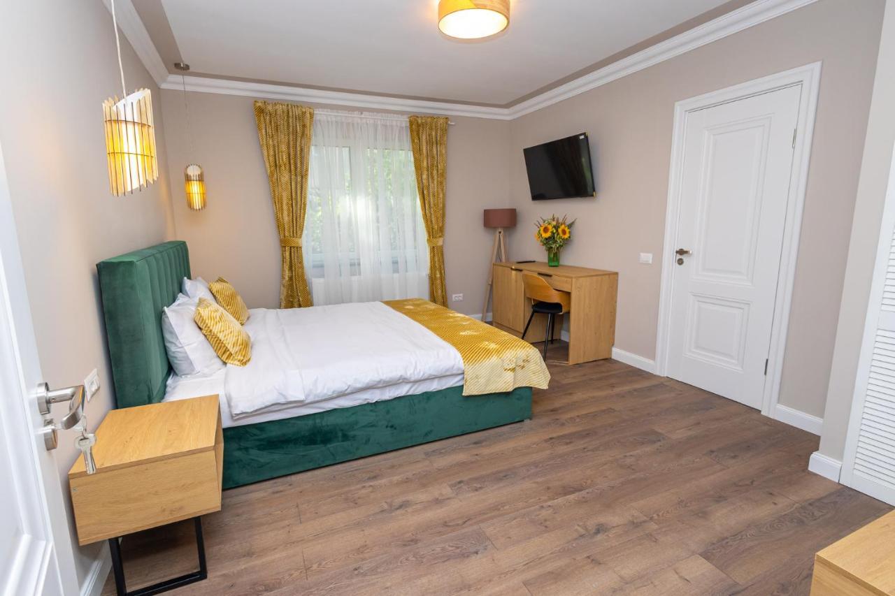 B59 Boutique Hotel Câmpulung Moldovenesc Exteriör bild