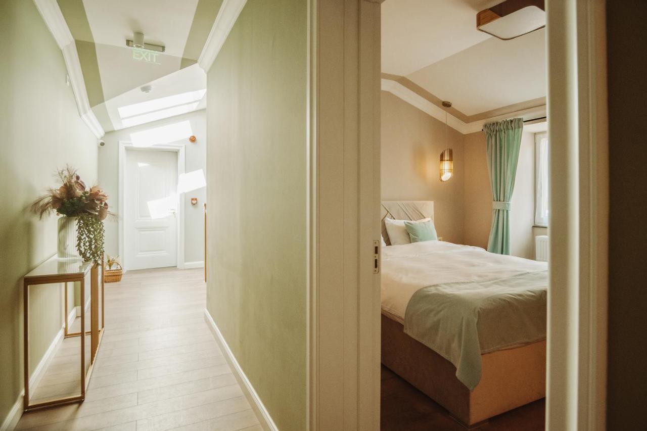 B59 Boutique Hotel Câmpulung Moldovenesc Exteriör bild
