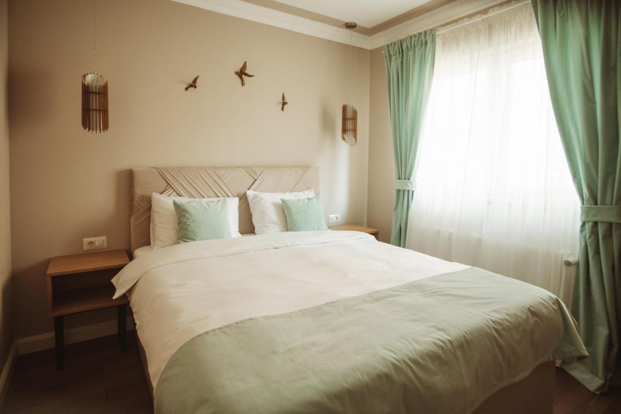 B59 Boutique Hotel Câmpulung Moldovenesc Exteriör bild