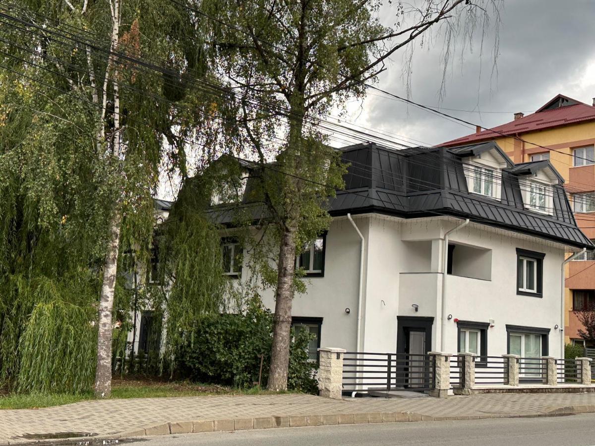 B59 Boutique Hotel Câmpulung Moldovenesc Exteriör bild
