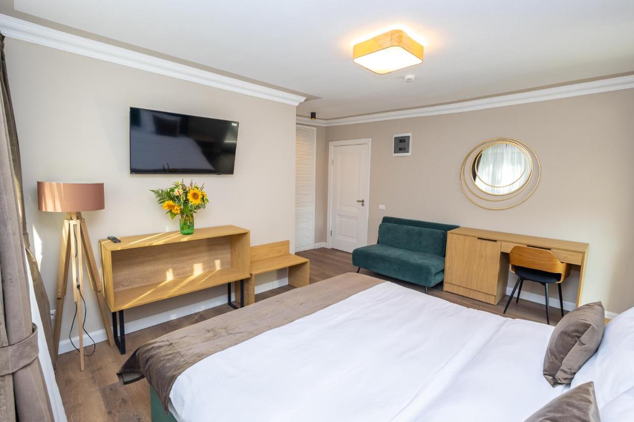 B59 Boutique Hotel Câmpulung Moldovenesc Exteriör bild