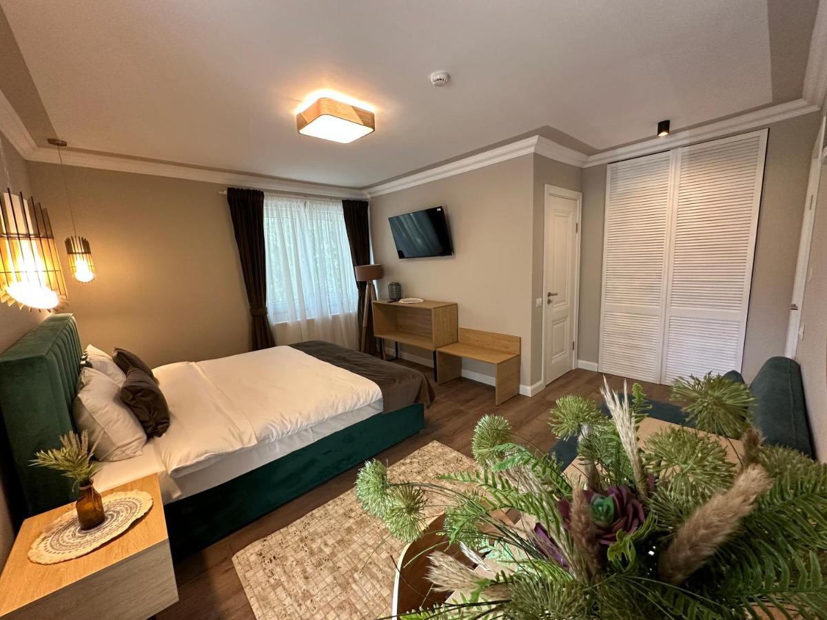 B59 Boutique Hotel Câmpulung Moldovenesc Exteriör bild