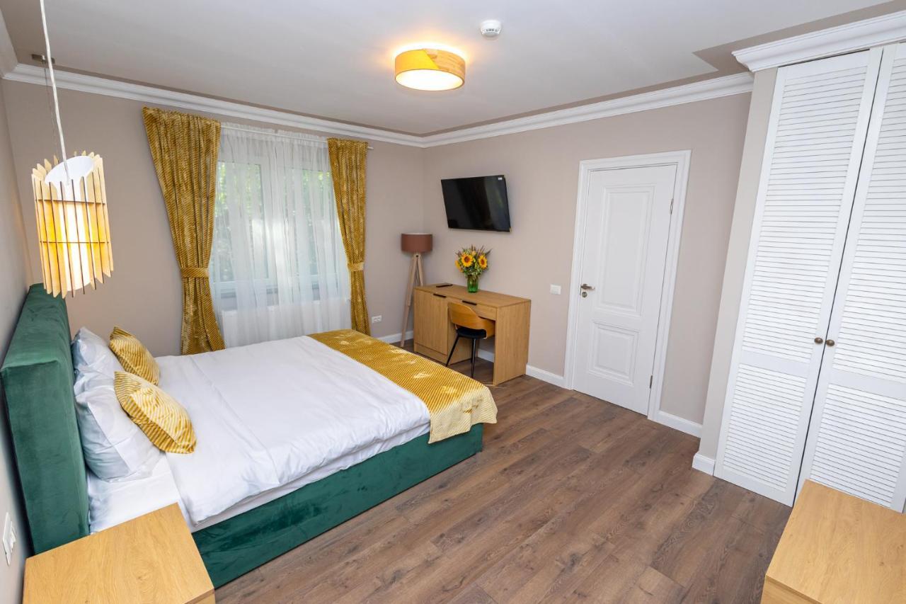 B59 Boutique Hotel Câmpulung Moldovenesc Exteriör bild