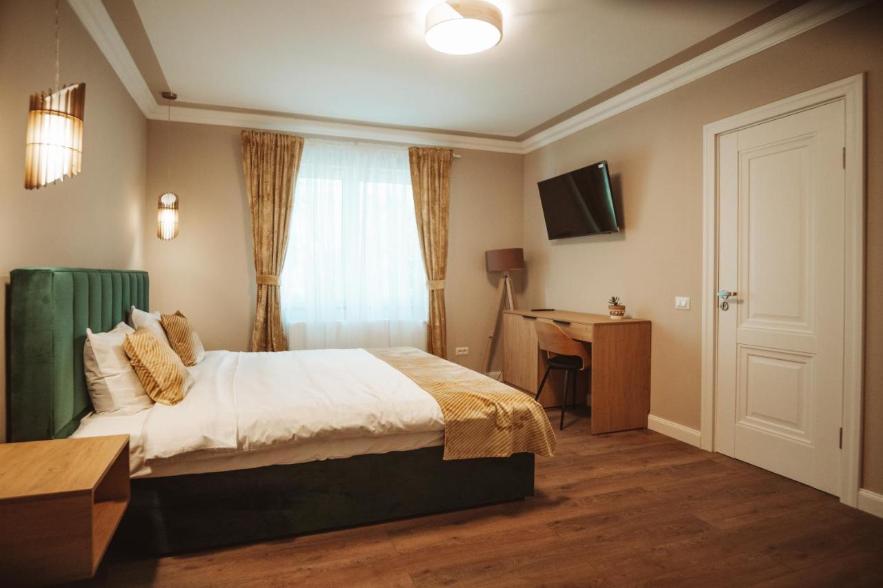 B59 Boutique Hotel Câmpulung Moldovenesc Exteriör bild