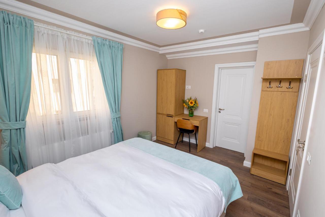 B59 Boutique Hotel Câmpulung Moldovenesc Exteriör bild